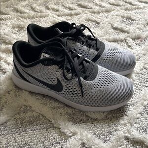 Nike free run youth sneakers